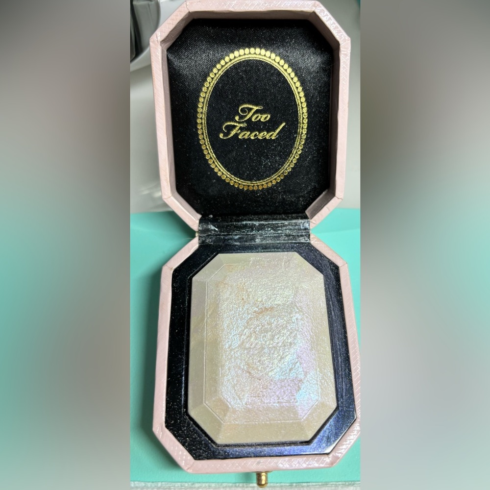 Too Faced Diamond Light Highlighter